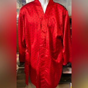 LIKE NEW FREDERICK’s of HOLLYWOOD PLUS SIZE SILKY RED ROBE